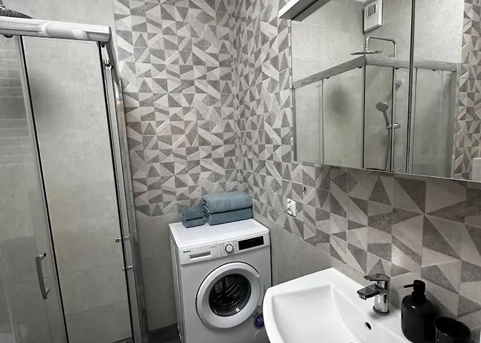 Blisko Dworca Zachodnia, Miejsce Parkingowe W Cenie Apartament